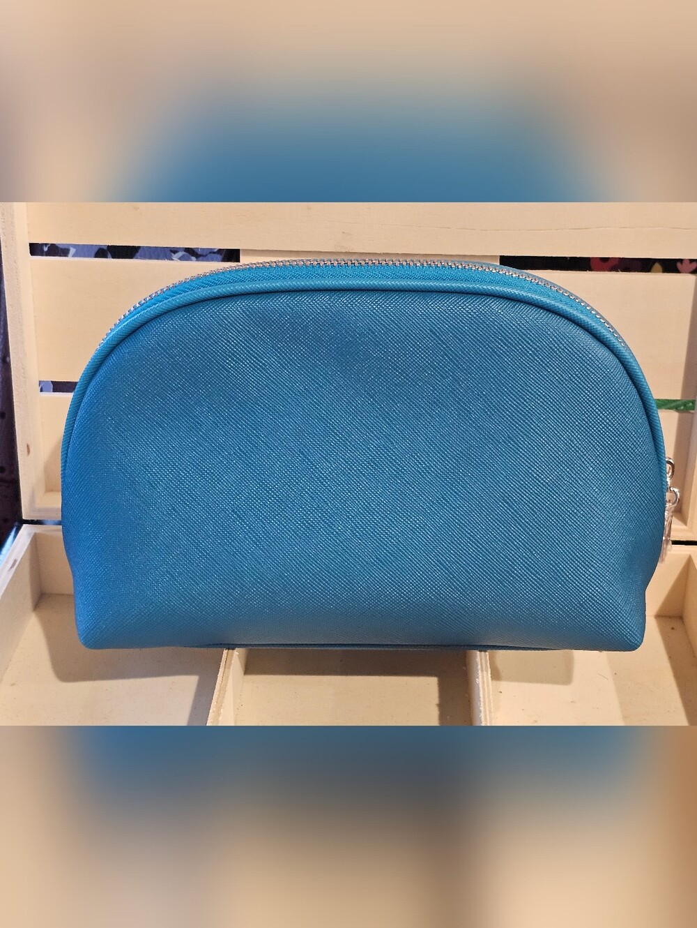 La Mer Turquoise Saffiano Textured Cosmetic Pouch NWOT - Picture 7 of 10